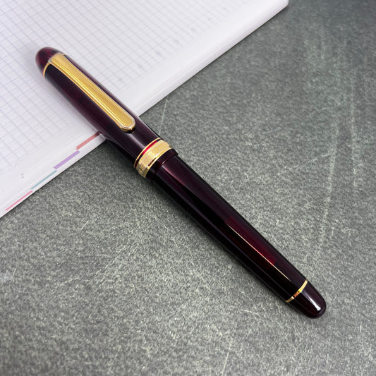 Pre-Owned Platinum #3776 Bourgogne Fountain Pen 14K F