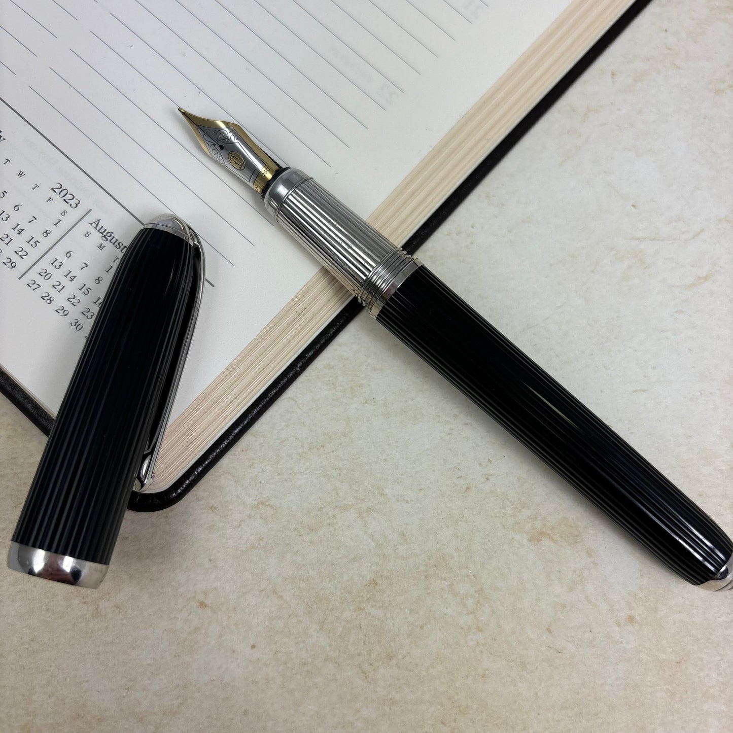 Pre-Owned Louis Cartier Fountain Pen Black Resin with Platinum Trim