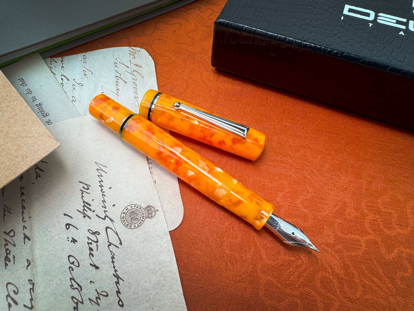 Delta Spaccanapoli Fountain Pen - Doria Orange