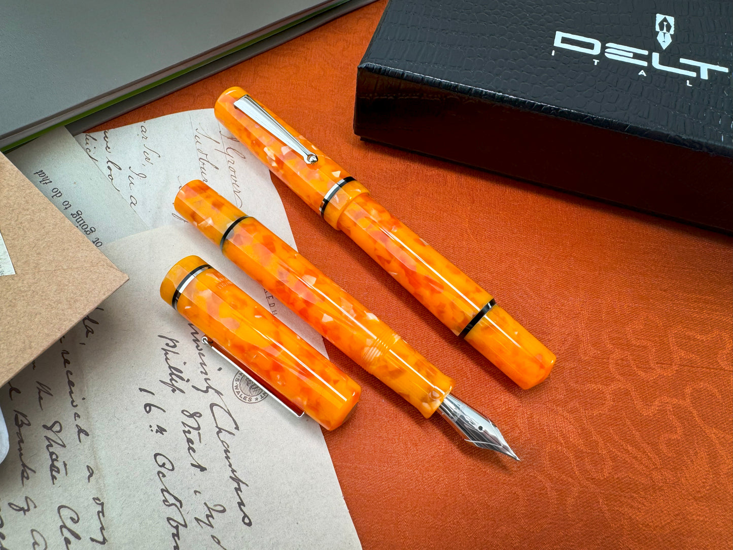 Delta Spaccanapoli Fountain Pen - Doria Orange