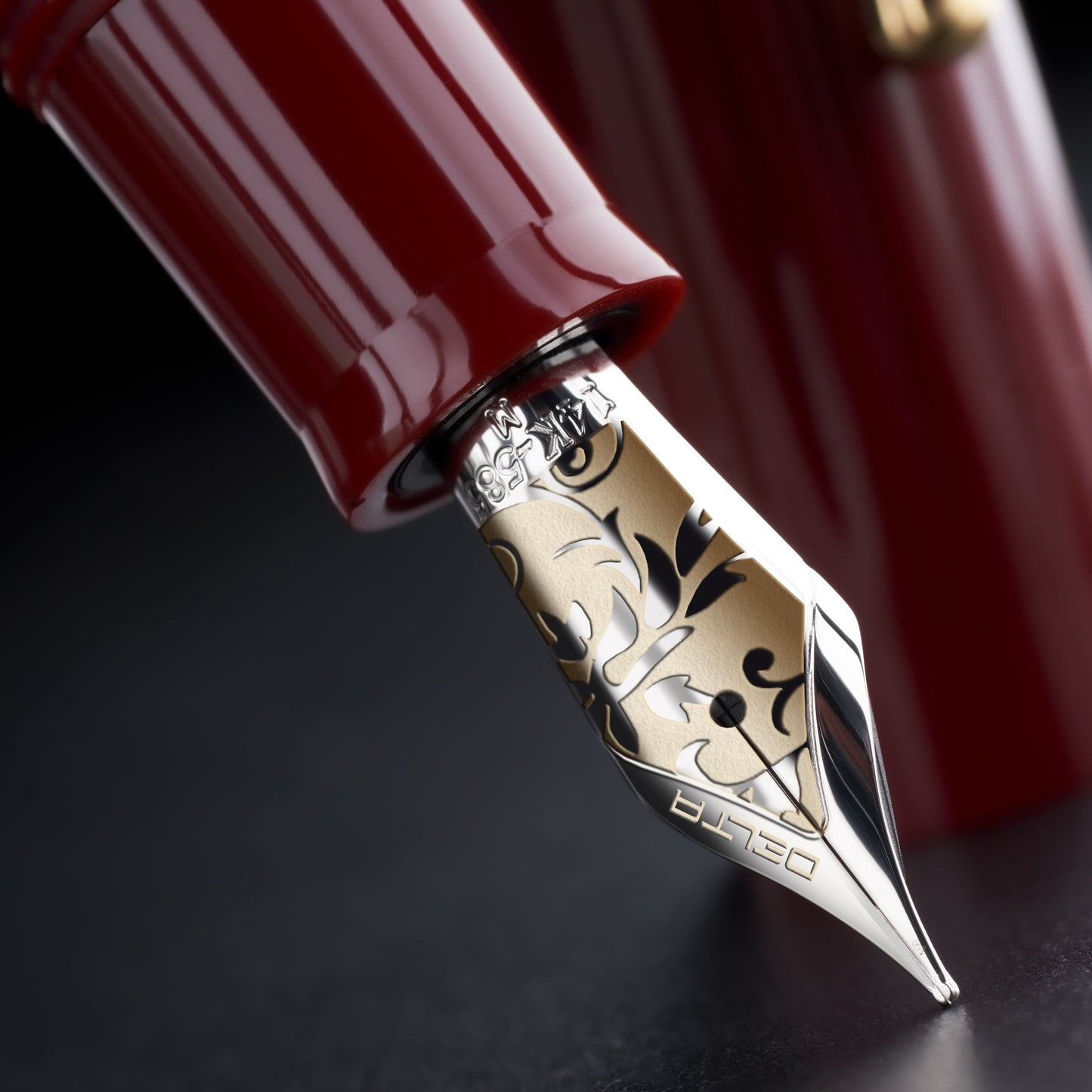 Delta Bio+16 Fountain Pen - Corallo (14Kt Gold - #8 Nib)